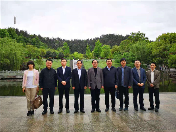 市教委領(lǐng)導(dǎo)帶隊(duì)赴湖北省調(diào)研教育對(duì)口協(xié)作工作1.jpg